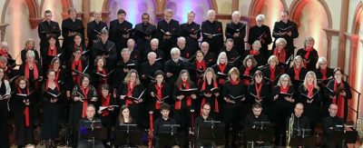 Foto-Zuschauer-hält-es-nicht-auf-den-Plätzen